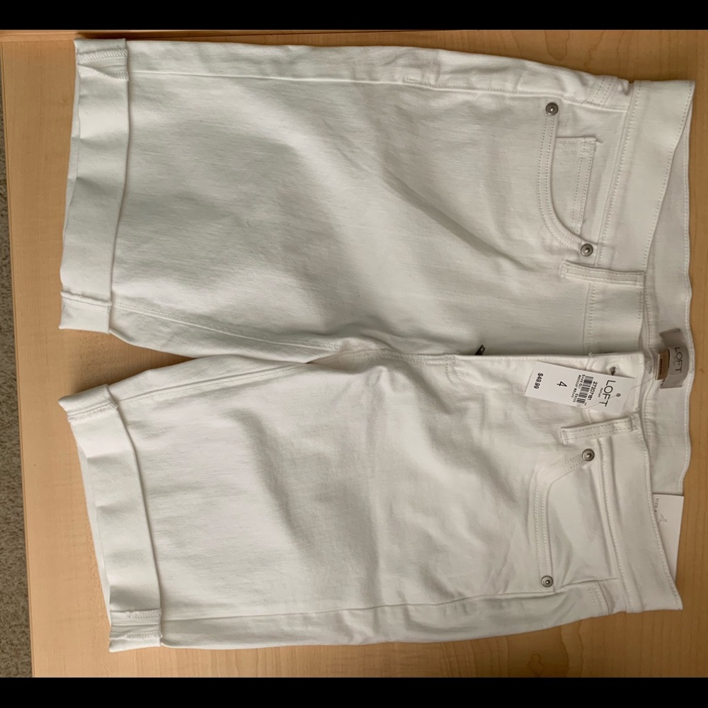 NWT Loft Bermuda shorts white sz 4